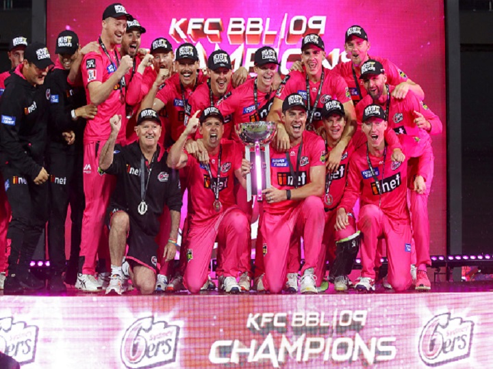 Wahcricketlive's tweet photo. #BBL09 #BBL09Final
सिडनी सिक्सर्स ने जीता बिग बैश लीग ट्रॉफी, फाइनल में मेलबर्न स्टार्स को 19 रनों से दी मात
https://t.co/pksGgKBPWE https://t.co/cpN77mpODW
