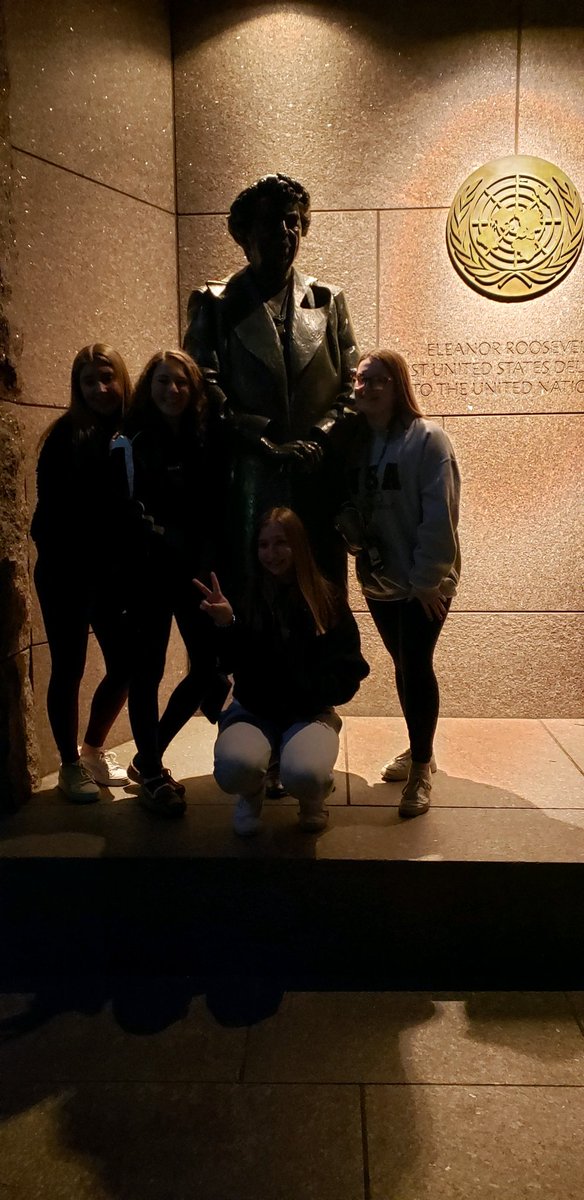 sheltonjsa's tweet photo. Moonlight monument tour! https://t.co/6QU3qx1qbl