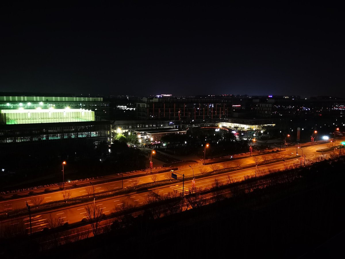 weipeiran's tweet photo. This is #alibaba HQ in Hangzhou. No one is on the street. https://t.co/Djjnqntt38