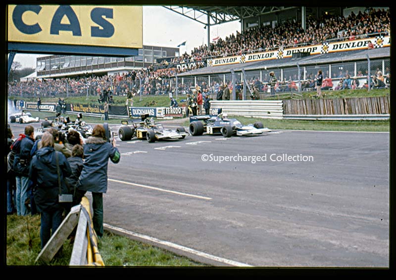 tyrrell005's tweet photo. as featured in my book https://t.co/P05KeAa64d The start of the 1975 Race of Champions at Brands Hatch. #tompryce #jeanpierrejarier #shadowdn5 #tyrrell007 #lotus72 #jackyickx #jodycheckter https://t.co/JzkOCOC4vX