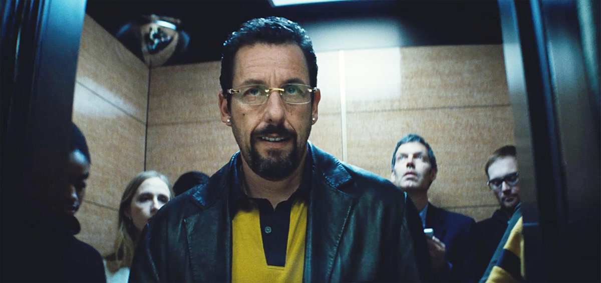 javierpmar's tweet photo. Pero por supuesto que los Oscar no iban a nominar a Adam Sandler por ‘Diamantes en bruto’: es una película sucia, vulgar, fea e incómoda. También totalmente entretenida e inteligente, y él hace un papel redondo, un personaje patético, adorable, trágico y gracioso. Está por encima https://t.co/0fUxpbPZWS