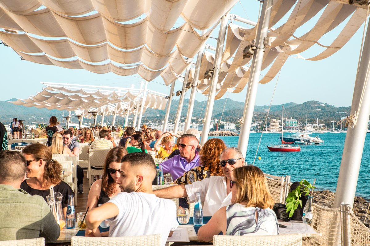 Book your front row seat to the best sunset in the world this summer 🌊 
👉 savannahibiza.com