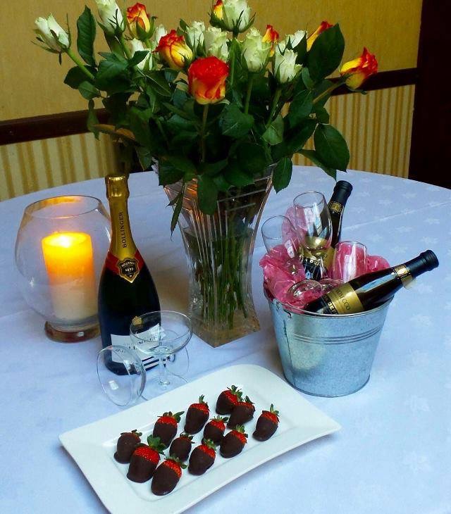 Celebrate the most romantic day of the year with a glass of bubbly followed by our evening Valentine’s menu which has a choice of starters &amp; mains with a special dessert to share. Booking is essential, contact Teresa today on 071-9185025 #Tubbercurry #SligoFoodTrail