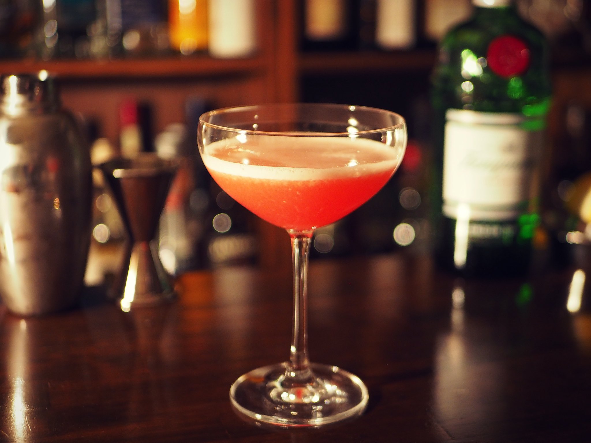 Kei Jazz Cocktail 本日のカクテル クローバー クラブ ザクロ感がよくわかる味ですが 卵白と一緒にシェークすることで 酸っぱさはなくまろやかに仕上がりました カクテル