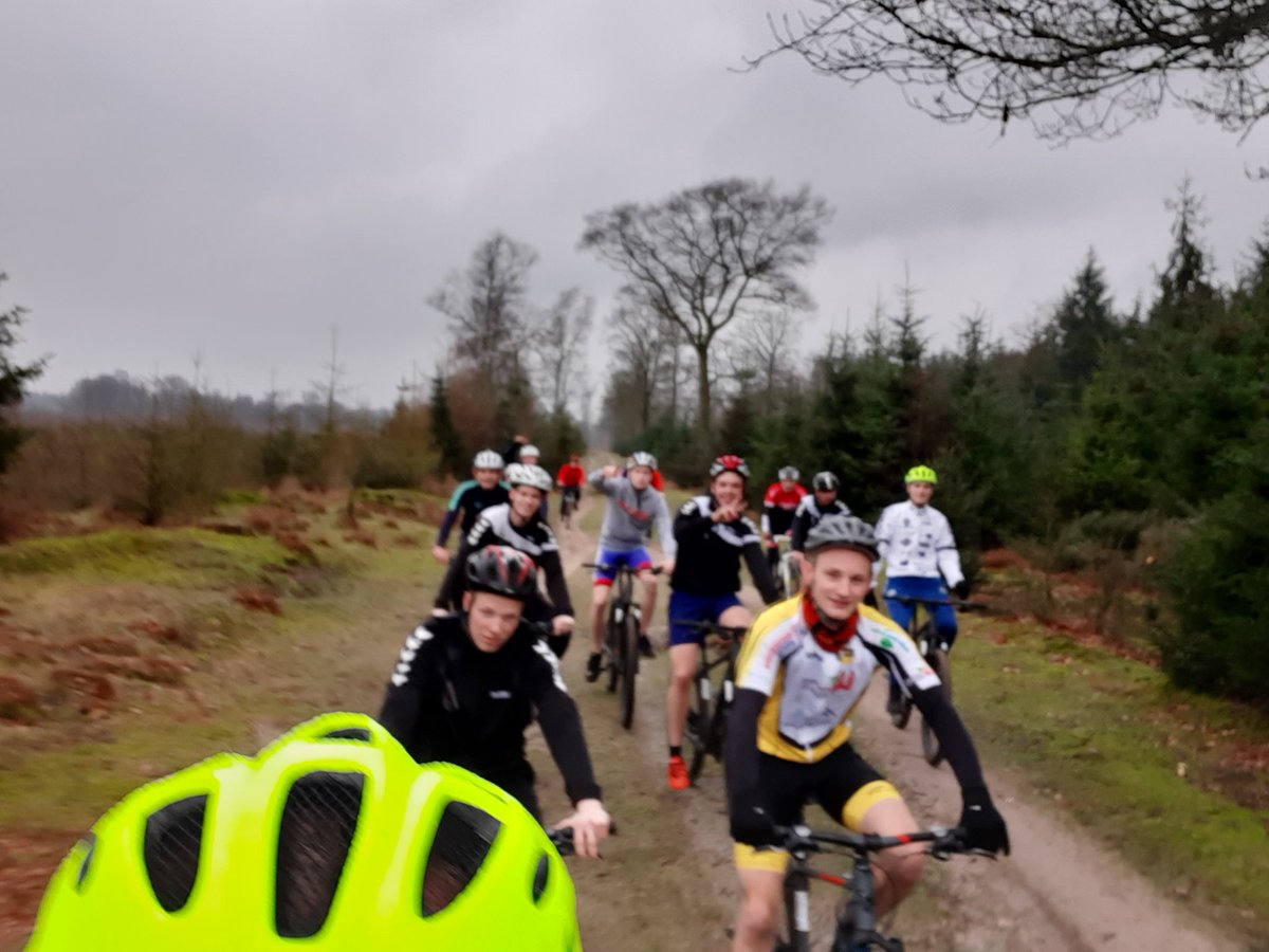 Het 1e elftal stapte op de #ATB in ons mooie #Appelscha. Dit gebeurde in #samenwerking tussen #Kramerfietsverhuur en <a href="/De_Jongens/">De Jongens v Outdoor</a> #vanoutdoor. #sponsoren bedankt voor de geslaagde avond