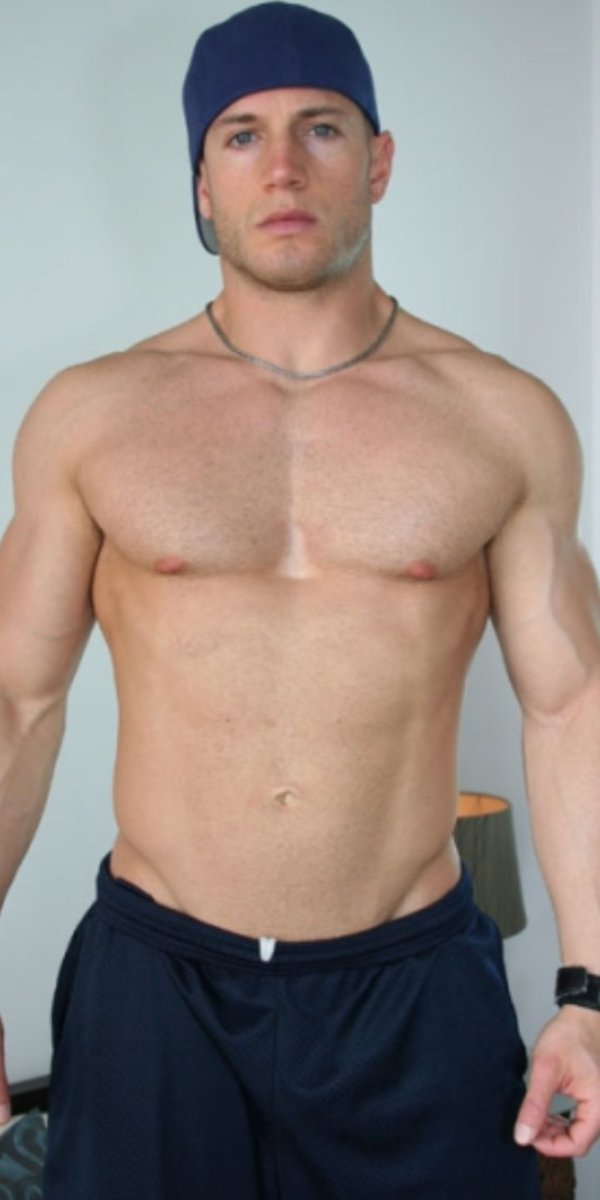 Rickermann2's tweet photo. Watched my gym-rat buddy get hypnotized at his request recently,He thought it may help him focus,He went completely blank and mindless,was ordered to remove his shirt and stand up,he obeyed instantly,I took pic,heard his trigger word at the end,gonna use it for fun on him later!! https://t.co/3SygTwKawR