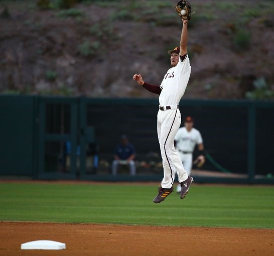 JoeBear72's tweet photo. Down to 🖐️now. Only #5MoreDays till @ASU_Baseball #OpeningNight #5 @Alika_Williams #XXLJrSS #SanDiegoGuy #RanchoBernardoHS Hits for #Power & #Avg Provides #LineupProtection #DeluxeFielder #Starter for @USABaseballCNT #HardWorking #PositiveTeammate #Competitor Longtime #MyGuy 💯 https://t.co/pejdwn7qFR