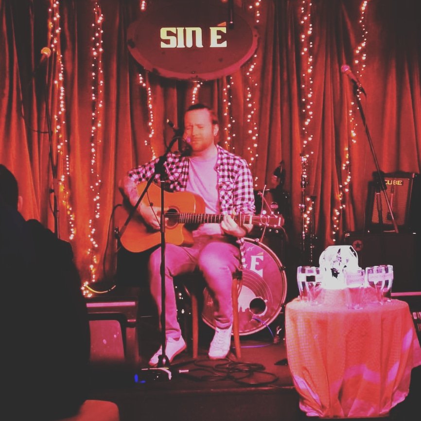 BranockM's tweet photo. Few  tunes in Sin é. For Crystal Skull sessions follow me on Instagram @branock_music 

#singersongwriter #singer #ireland #Dublin https://t.co/lJQRDKPgvN