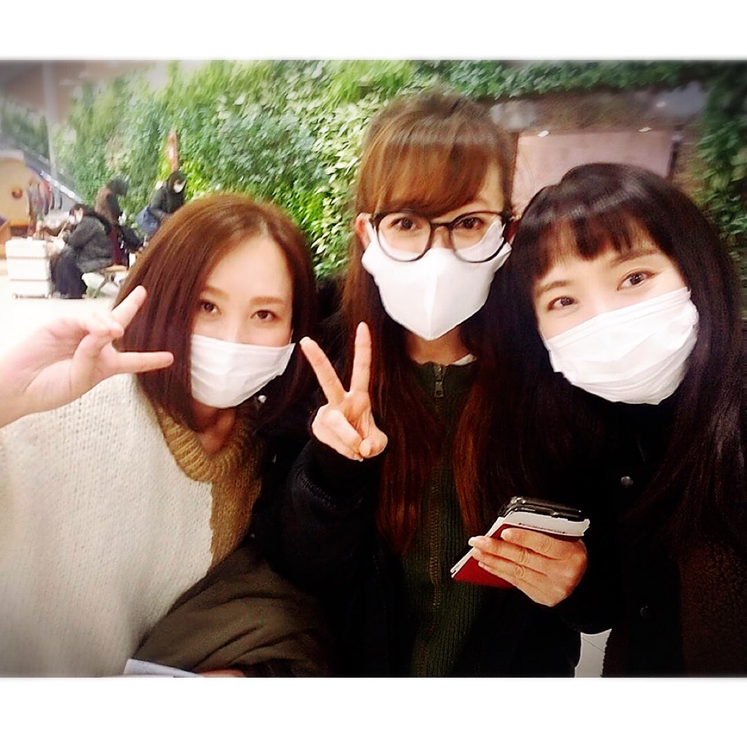 大原がおり 今年初の韓国出張に行ってきたよ 金浦空港で かおりちゃ ん と 聞き覚えのある声が 元yurimariで今は女優の中村ゆりちゃんと岩倉磨美ちゃんでした 久しぶりに会えて嬉しくて立ち話を長々としちゃった みんな 大原がおり 今年初の韓国出張に行ってきたよ 金浦空港で かおりちゃ ん と 聞き覚えのある声が 元yurimariで今は女優の中村ゆりちゃんと岩倉磨美ちゃんでした 久しぶりに会えて嬉しくて立ち話を長々としちゃった みんな