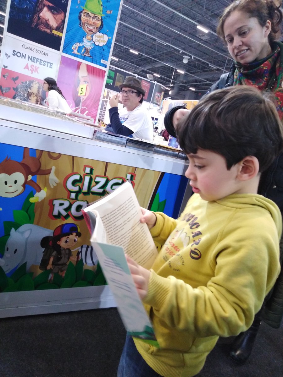 Bu hafta okuyacağımız kitabın ismi "Çikolata Kalpli Ejderha" 😄

#kitapfuarı