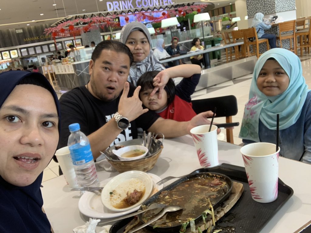 One happy family🥰🤩