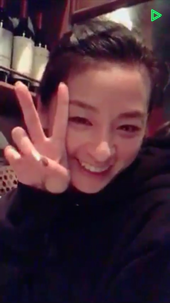 Yu Ki 11 尾野真千子さん 演技力が化け物な女優さん 名前をなくした女神のイメージでおとなしい人だと思っていたら Line Liveでお酒飲みながら奔放に喋る真千子さんを見て ものすごい衝撃を受けたと同時にそんな姿に魅了されました 笑 またline Live