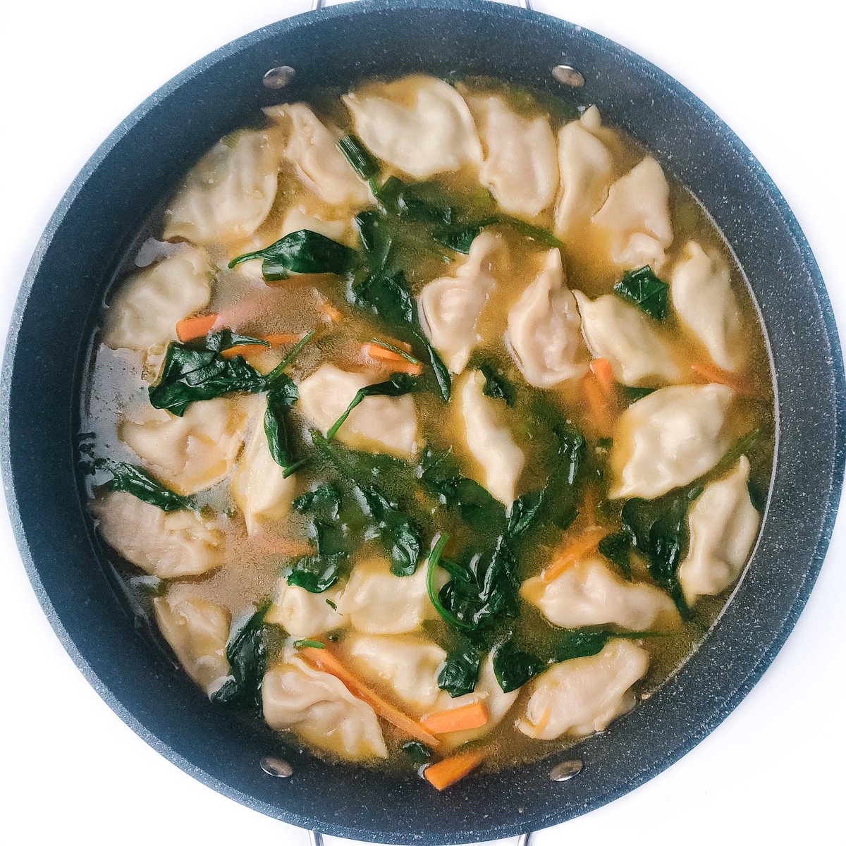 realgoodeatsca's tweet photo. *new featured recipe*

Looking for a quick and easy meal to add to your menu this week? You’ve gotta try this Easy 20-Minute Dumpling Soup from @themodernproper. ✔️one pot ✔️20-min ✔️delish 👌
⁣
#soup #souprecipe #healthysoup 

https://t.co/YRdRtYzppN https://t.co/67kV16KCrW