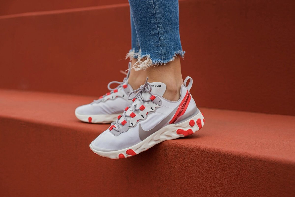 nike react element on foot