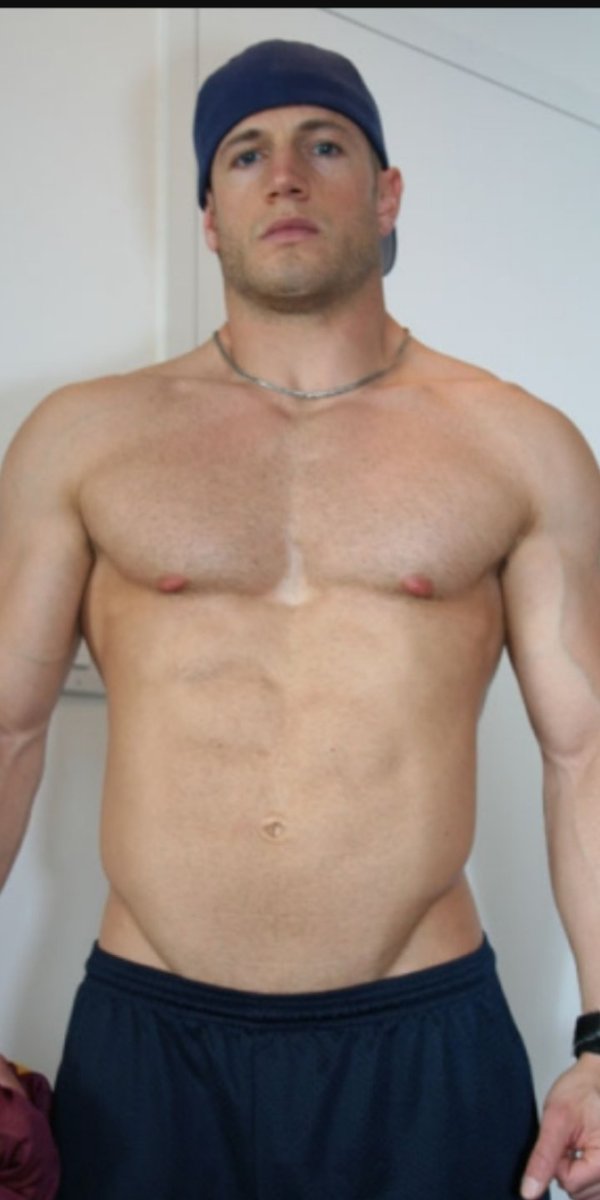 Rickermann2's tweet photo. Another pic of my very hypnotized straight gym buddy listening intently but vacantly to his hypnotist,got up an waved my open hand before his eyes and no reaction,could smell his musk,gonna hypnotize him later using his trigger! He'll look great mindless,naked and collared. https://t.co/RLWsTLRqva