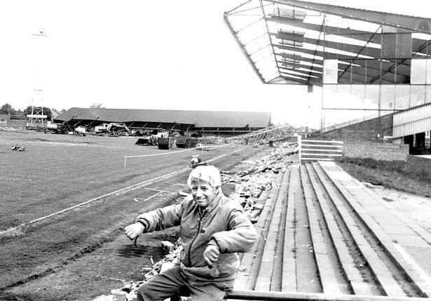 robertmdaws's tweet photo. Demolition of the #OldShowGround - former home of #ScunthorpeUnited @SUFCOfficial #SUFC https://t.co/xns2krX5gh