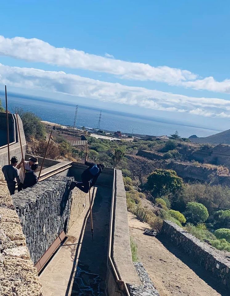 CCCabildoTfe's tweet photo. Hoy @carlosislaTF y @Felix_Faro en #chinguaro #guimar con los compañeros @Gustavoperez922 @cc_guimar 🏴#tenerife #tradiciones @cctenerife https://t.co/wcWTETACmx