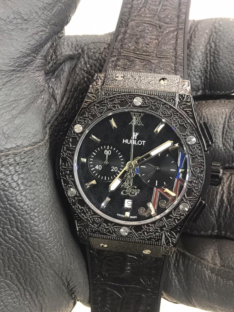 UnclebeeOla's tweet photo. Ladies,  it's "Valentine week", you don't even need to think too much about what to get for your man, I have done that for you🤗🤗🤗. All you have to do is  order for any of the nice wristwatches below. 
Price :12k
DM or message via https://t.co/ZFEKKwgVGP https://t.co/9Q8j4Kjw1O