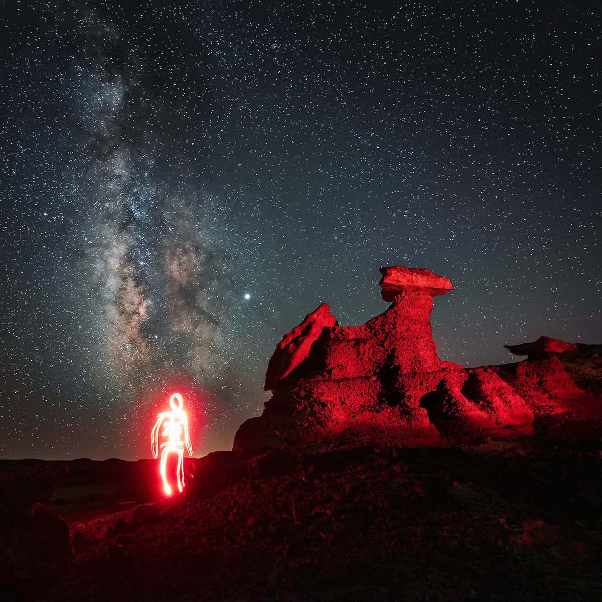 HallsworthHelen's tweet photo. #BistiBadlands #astrophotography #MilkyWay #Stars #NightPhotography #LongExposure #Alien #LightPainting https://t.co/ceK6OloOVD