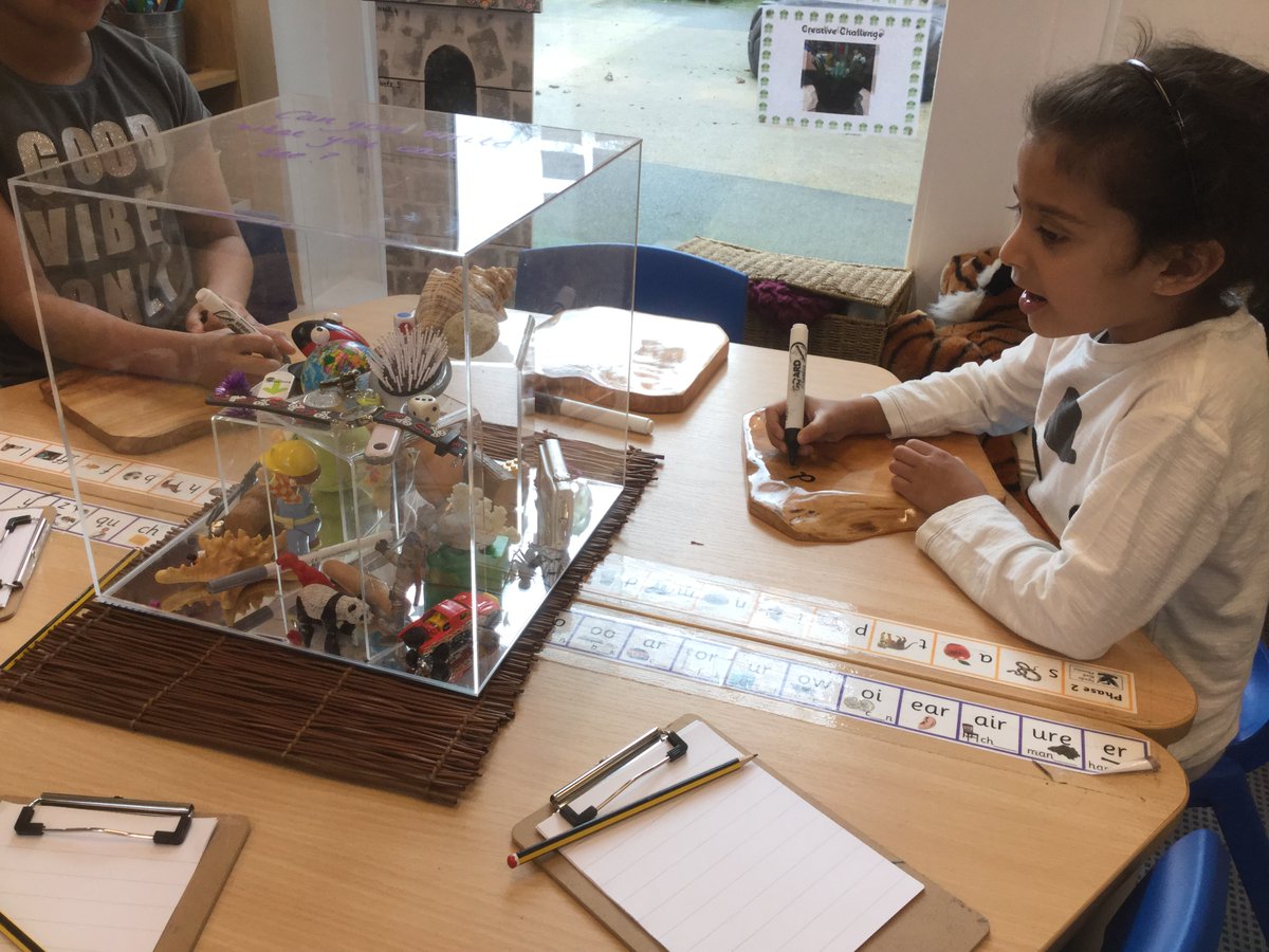 SJS_Head's tweet image. Thank you to all parents who were able to join the Reception play date this weekend. Children are the experts and show their parents what their learning looks like during the week #creativity #criticalthinking #complexproblemsolving #collaboration @SpedeNews