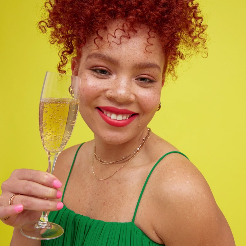 Cheers to all the #Oscars nominees! 🥂Who do you think will be the best dressed Hollywood's toast?