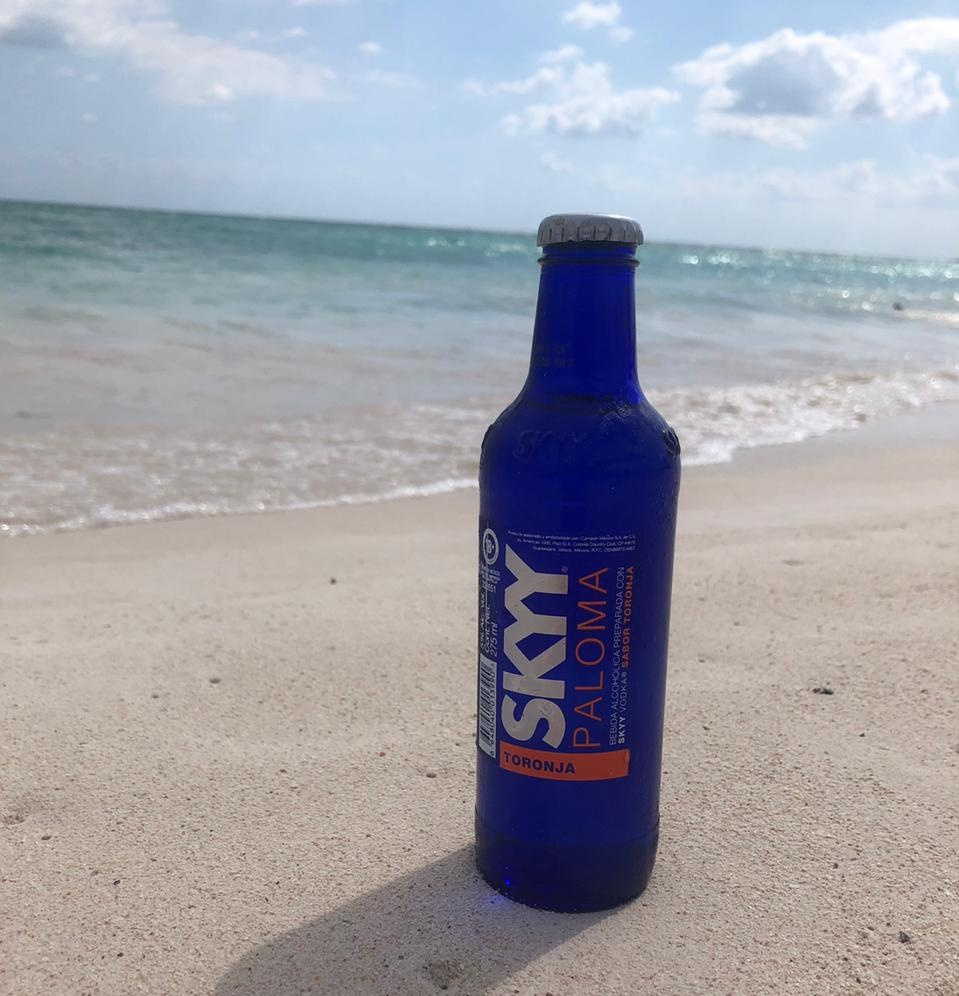 Alb04Eri's tweet photo. "Si vas a tirar la toalla, que sea en la playa" 👌🏼 https://t.co/ymRpVlDHYY