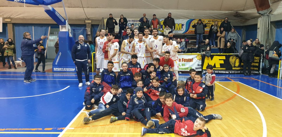 La Virtus chiude la settimana perfetta conquistando la terza vittoria in 7  giorni (64 - 63 contro Sant’Antimo) e un posto nelle zone alte della classifica. #basket #seriebdowildwest #gironed #fieridellabicano <a href="/LNPSOCIAL/">Lega Nazionale Pall</a>