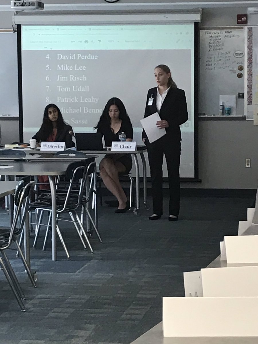 Kstcoeur's tweet image. ModelUN in action-bright minds debating and discussing important topics. They make me hopeful four our future. #ClockerPride