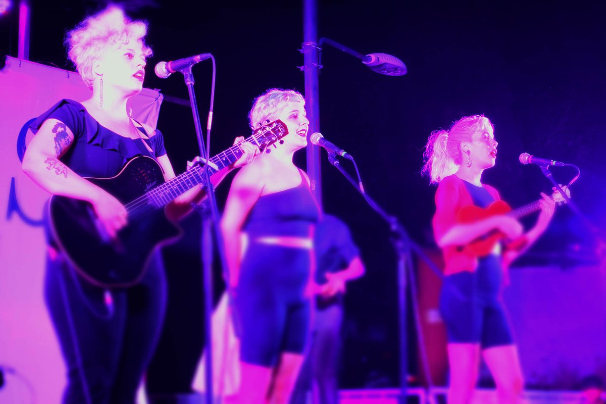 Cultura_SI's tweet photo. ✨En una hermosa noche, @miautrio convocó a casi 1.000 personas en las calles de #LaHorqueta. Hubo jazz, baile y humor.
Te contamos todo lo que pasó en esta nota: https://t.co/bnBJ6oZDPy

#CulturaSI @SanIsidroGob https://t.co/IrDIJcDYOp