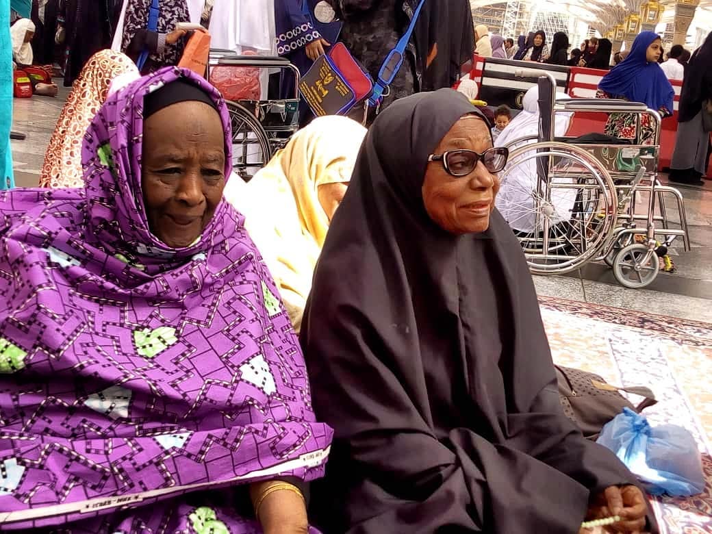 hausapedia's tweet photo. In this PHOTO:

The Mother of His Eminence, the Sultan of Sokoto, Alhaji Saad Abubakar III, and the Mother of His Royal Highness, the Emir of Kano, Muhammadu Sanusi II.

Photographed while performing lesser Hajj in the city of Mecca. May Allah bless and protect them. https://t.co/rxT54SYPL1