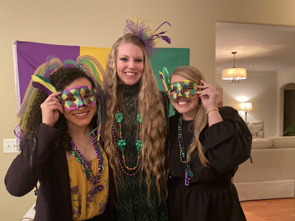 TeenMD205's tweet photo. Bons temps with my Krewe #uableah ๐๐๐ https://t.co/ehGupgYcrt