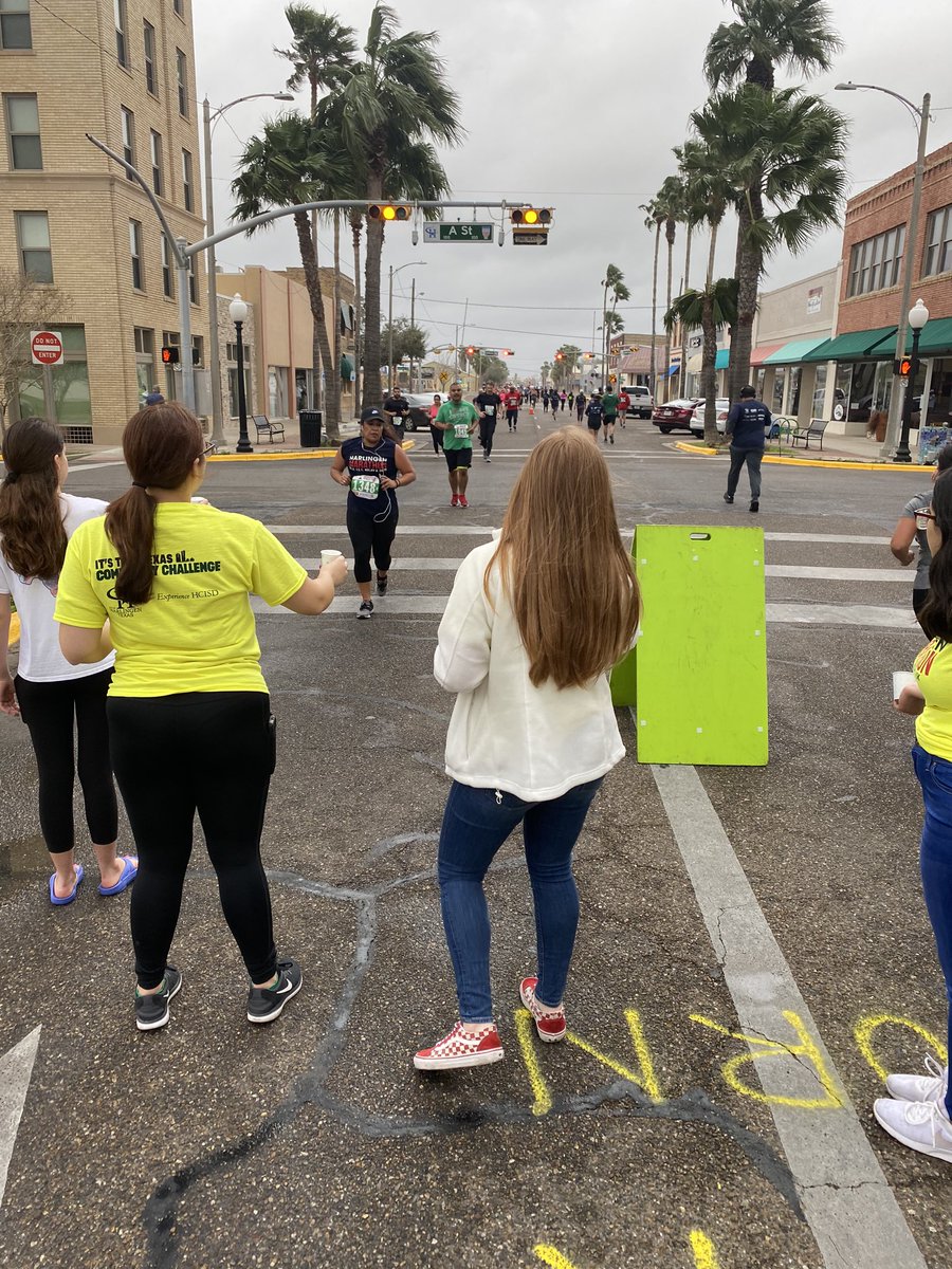 Key_Club_HHS's tweet photo. HARLINGEN Marathon 2020 #CSND #Dedication https://t.co/zpEBSeurQG