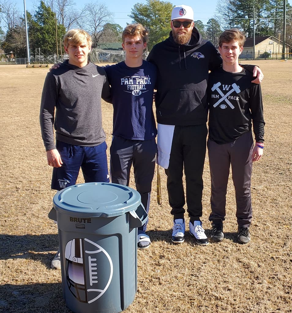 FILMTOFIELD's tweet photo. ⛓Great AM workout with my guys from @PamPackWHS
QB1- @H_pippin_
WR - @HaydenA22817023
TE - @gerard_walt
@QBHitList
@Elite11
@USAFootball
@QB_Collective
#filmtofield
#qb1training
#wrtraining
#tetraining
#positivebodylanguage
#nextplay https://t.co/BqfBHCinMh