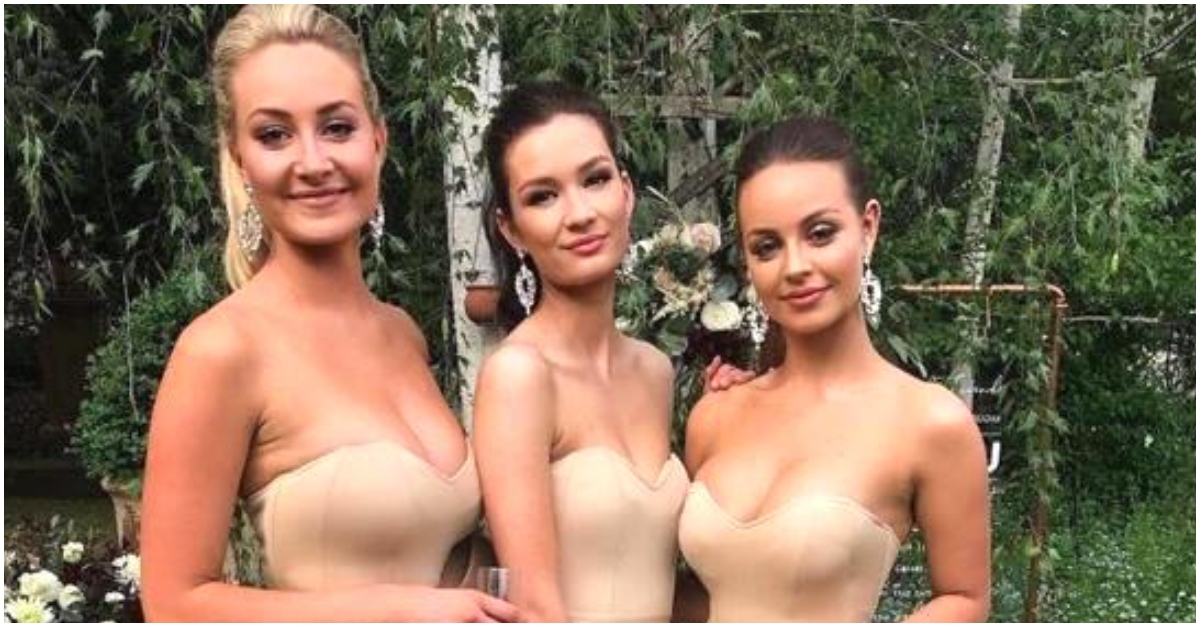 rocket_geeks's tweet photo. She'll remember this wedding photo forever - but for all the wrong reasons, apparently 🤦🤣 #ouch #brutal #photobomb