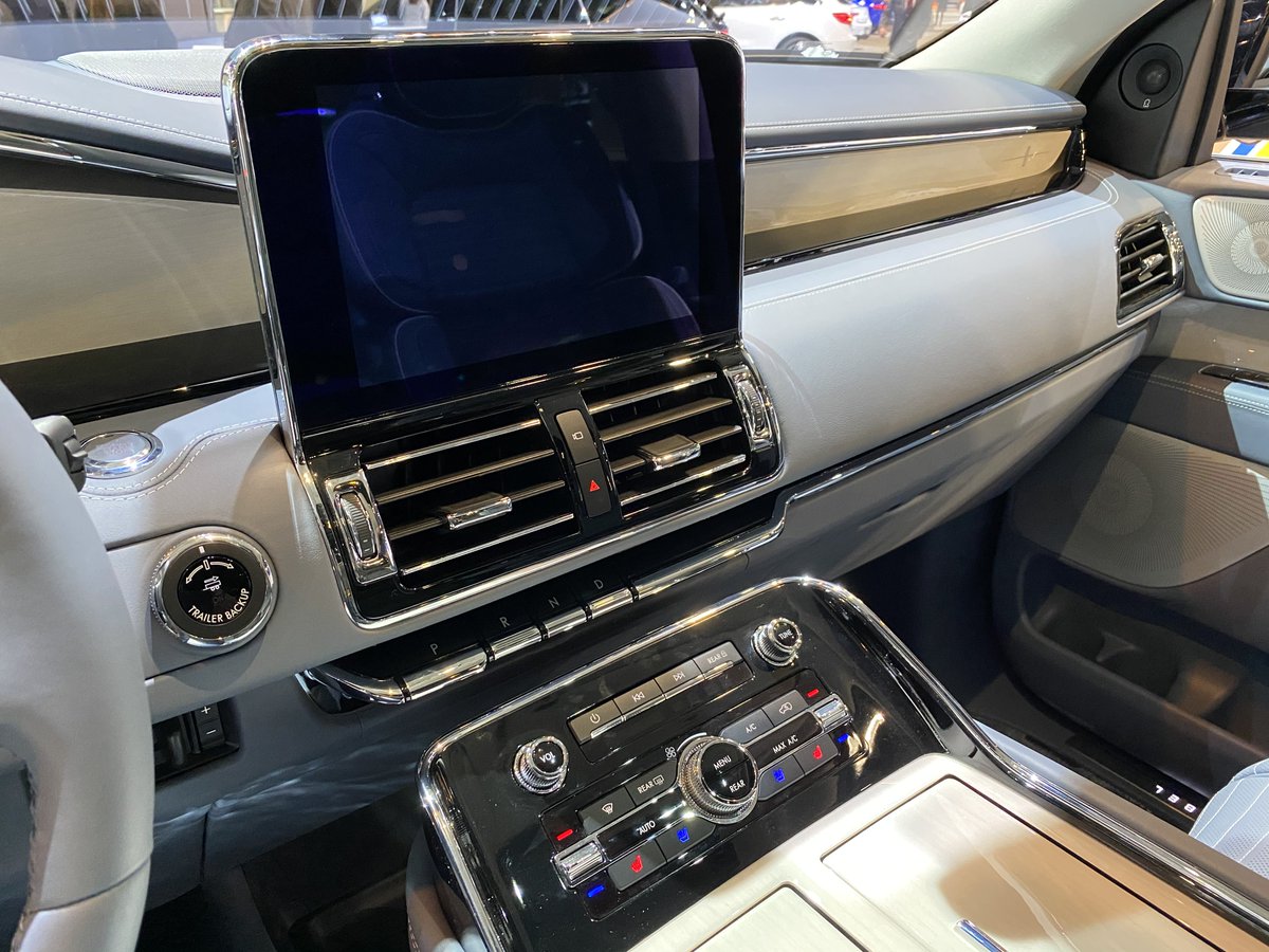 LotProCars's tweet image. The Lincoln Navigator is always an eye-catcher #Lincoln #Navigator #CAS2020