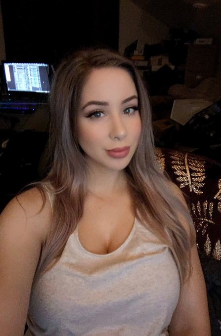 A wholesome picture of me to make your Sunday a little more exciting ☺️ https://t.co/cWdV6DWbM7<a href="/tag/newprofilepic"class="tags"><span>#newprofilepic</span></a>