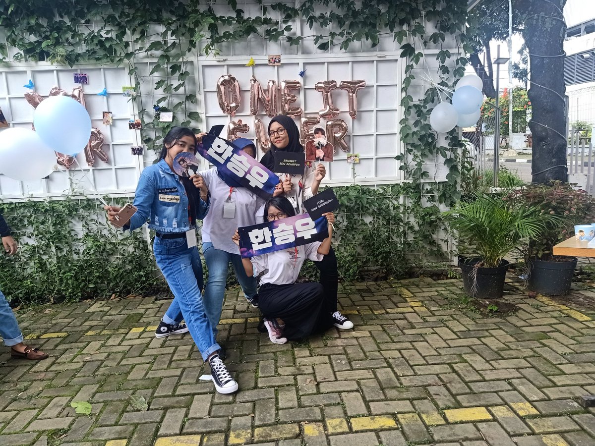 oneitbogor's tweet photo. Terimakasih untuk panitia yang sudah merelakan waktunya untuk menyiapkan event ini❤✨
@keum_dongg 
@rdfajrin02 
@nnymnsa_ 
@shiningboo16

Terimakasih juga untuk @oneitreg_ina yang sudah mensupport event @AtaraxiaINA ini!❤✨

✨𝓘 𝓱𝓸𝓹𝓮 𝔀𝓮 𝓬𝓪𝓷 𝓶𝓮𝓮𝓽 𝓪𝓰𝓪𝓲𝓷✨ https://t.co/P1MK6avW1a