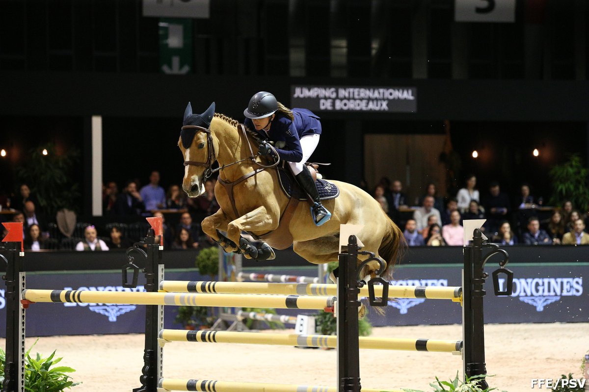 FRA_Equitation's tweet image. #Jumping Doublé des Bleus dans le Grand Prix Land Rover au @JumpingBordeaux :🥇Julien Epaillard et Queeletta, prop. Sarl Chev'el - Groupe 1🥈 Félicie Bertrand et Sultane des Ibis, prop. Geneviève Mégret du @HarasdeClarbec - Groupe 1. 💪🇫🇷 Tout savoir ➡️ bit.ly/2vViv2b