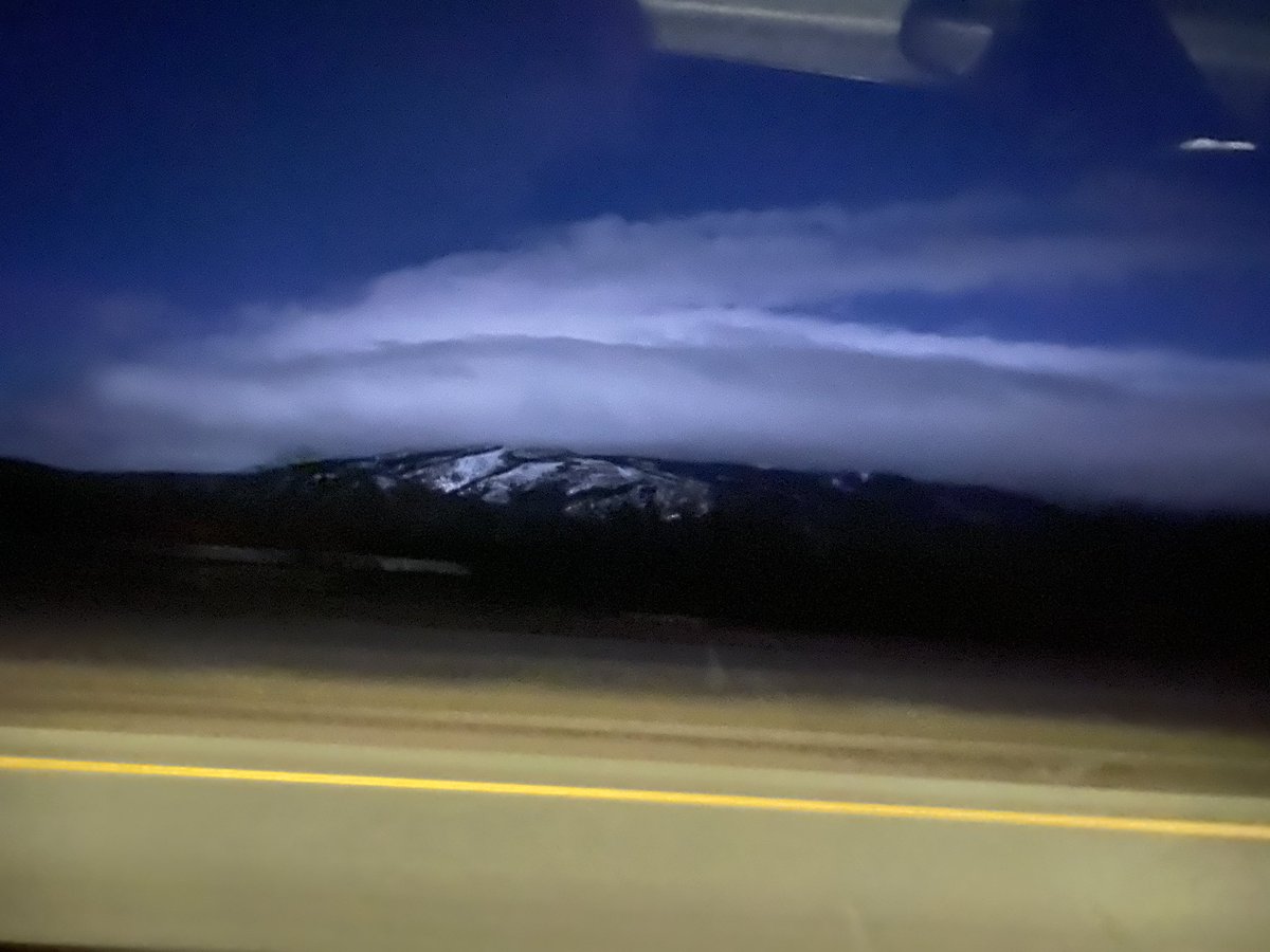 eSoulCowboy's tweet photo. Climbing over the Siskyou mountains is always a cowboy ride. Doing so with strong gusty winds and freezing temperatures adds a bit of a thrill.

Weather: 
• cold and clear in lowlands; 
• cloudy with snow in the highlands. https://t.co/iZs68bQubv