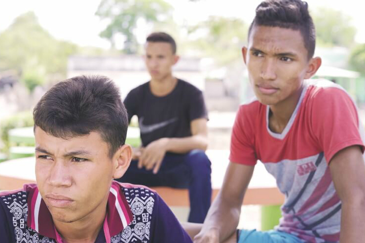 elespectador's tweet photo. #20AñosDeElSalado A El Salado no volvieron todos los que salieron cuando al pueblo le cayó la violencia encima. Entonces había unos 5.000 habitantes. De ellos no quedó ninguno por casi dos años.
https://t.co/kZPPSJtLJw https://t.co/5VqcJZ2oF6