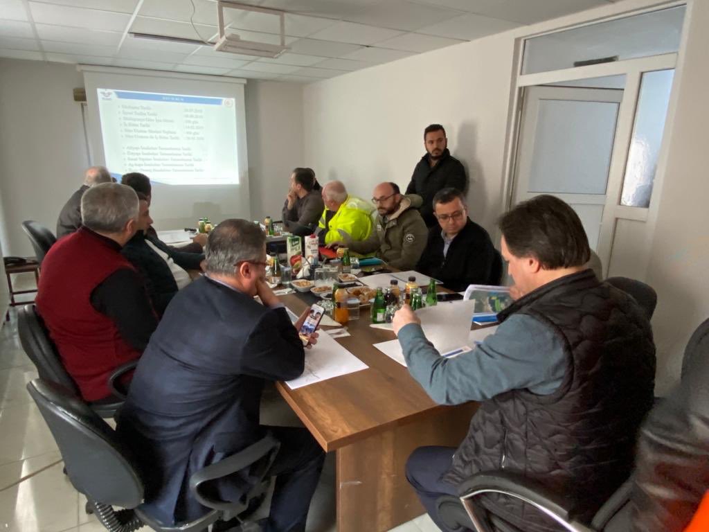 Gebze - Köseköy arası, yük ve yolcu taşımacılığına hizmet eden demiryolu güzergahında, kapasite artışı sağlamak amacıyla yapılan 3. Ve 4. Hat yapım işleri tüm iş güçlüklerine rağmen ilerliyor.