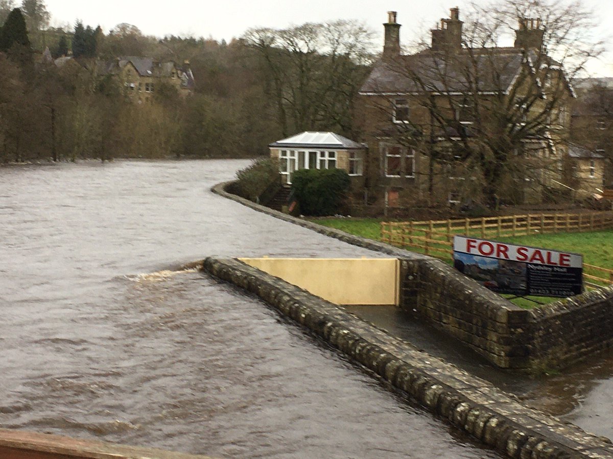 Thankfully levels now falling in #PateleyBridge but this shows how incredibly close it came. Not out the woods yet though with impacts across #Yorkshire.  #teamEA #StormCiara #staysafe