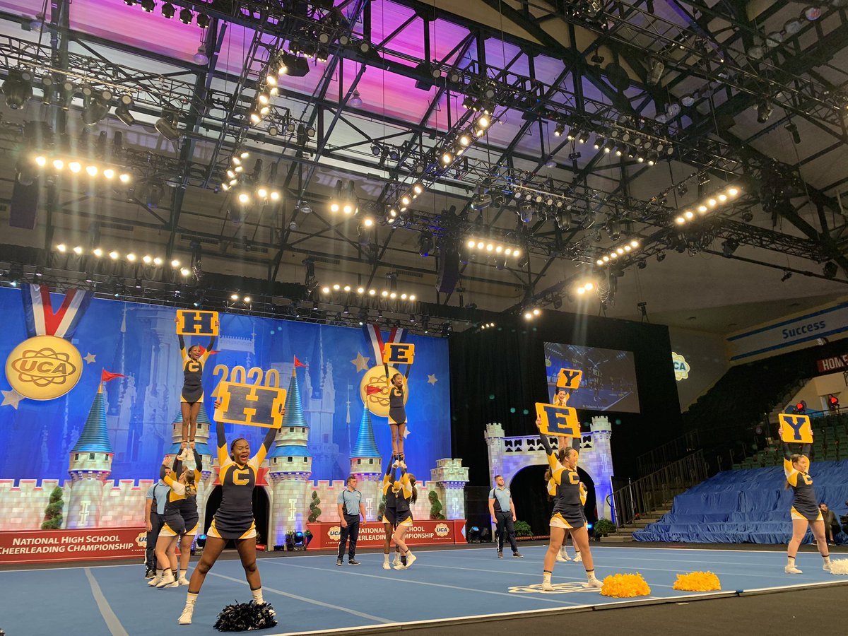 UCAupdates's tweet photo. St. Catharine Academy came out waving HEY👋🏻 and showing everyone they came READY for Small Varsity DII Finals!🌟💙 #UCAnationals https://t.co/9SfcU9Pi01
