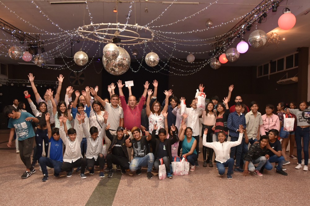 Niños y jóvenes de la Puna iniciaron hoy su primer viaje para conocer el mar y disfrutar de actividades en Chapadmalal. El Gobierno de Salta fue uno de los organizadores de la experiencia para los chicos. 
▶️bit.ly/37ejBD4