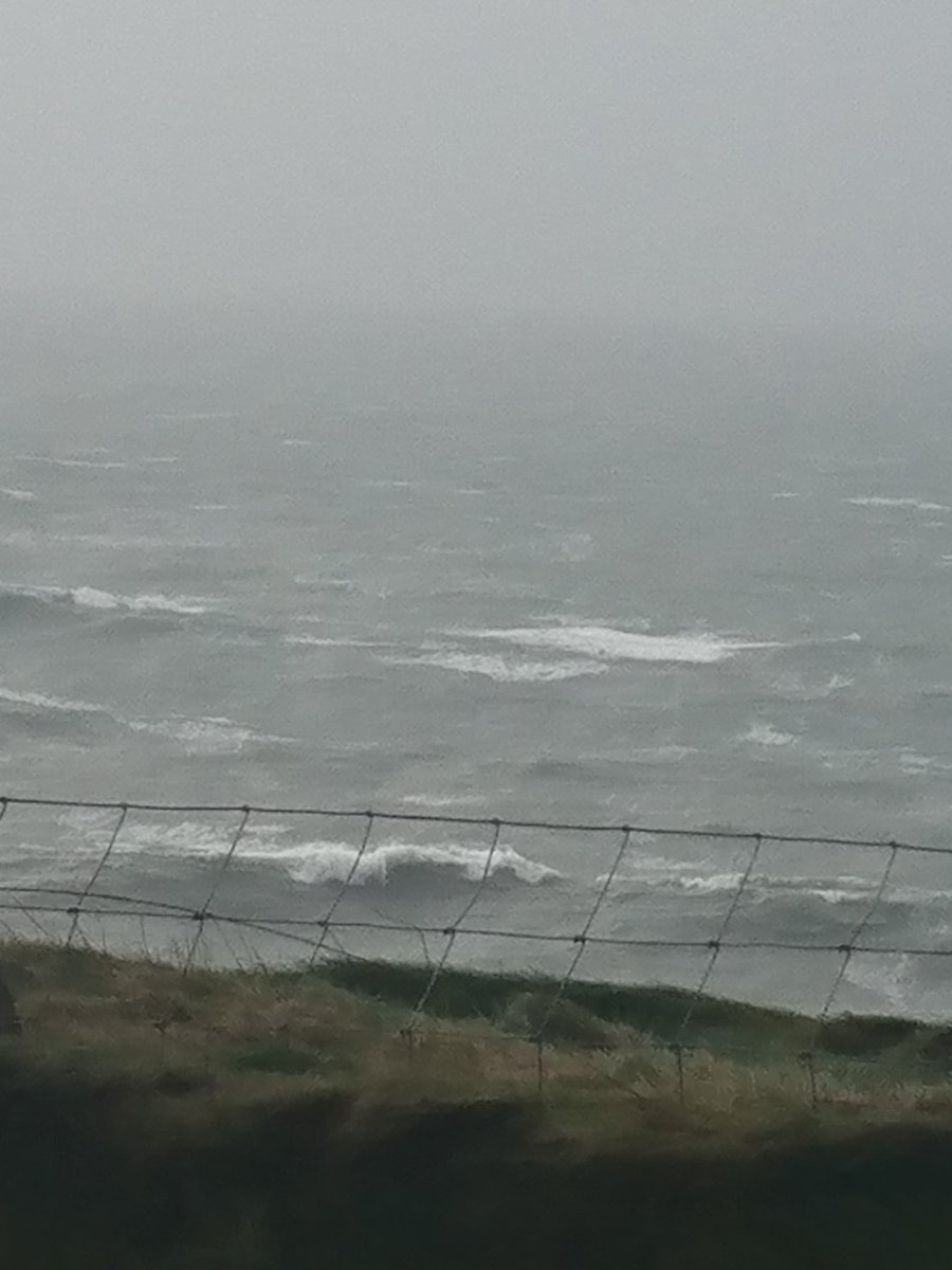 RayRsg's tweet image. Obligatory bad weather shot of the sea#Ciara