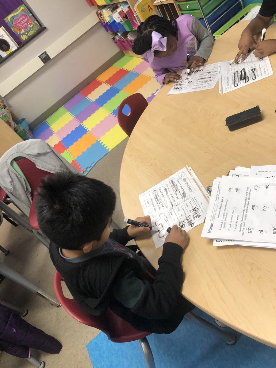Brittan61203379's tweet photo. These students used text information to answer comprehension questions during small group! This is an important skill that allows students to obtain meaning of written text! ๐๐ #CES360 #TCSLearn https://t.co/2jwmZQhmih