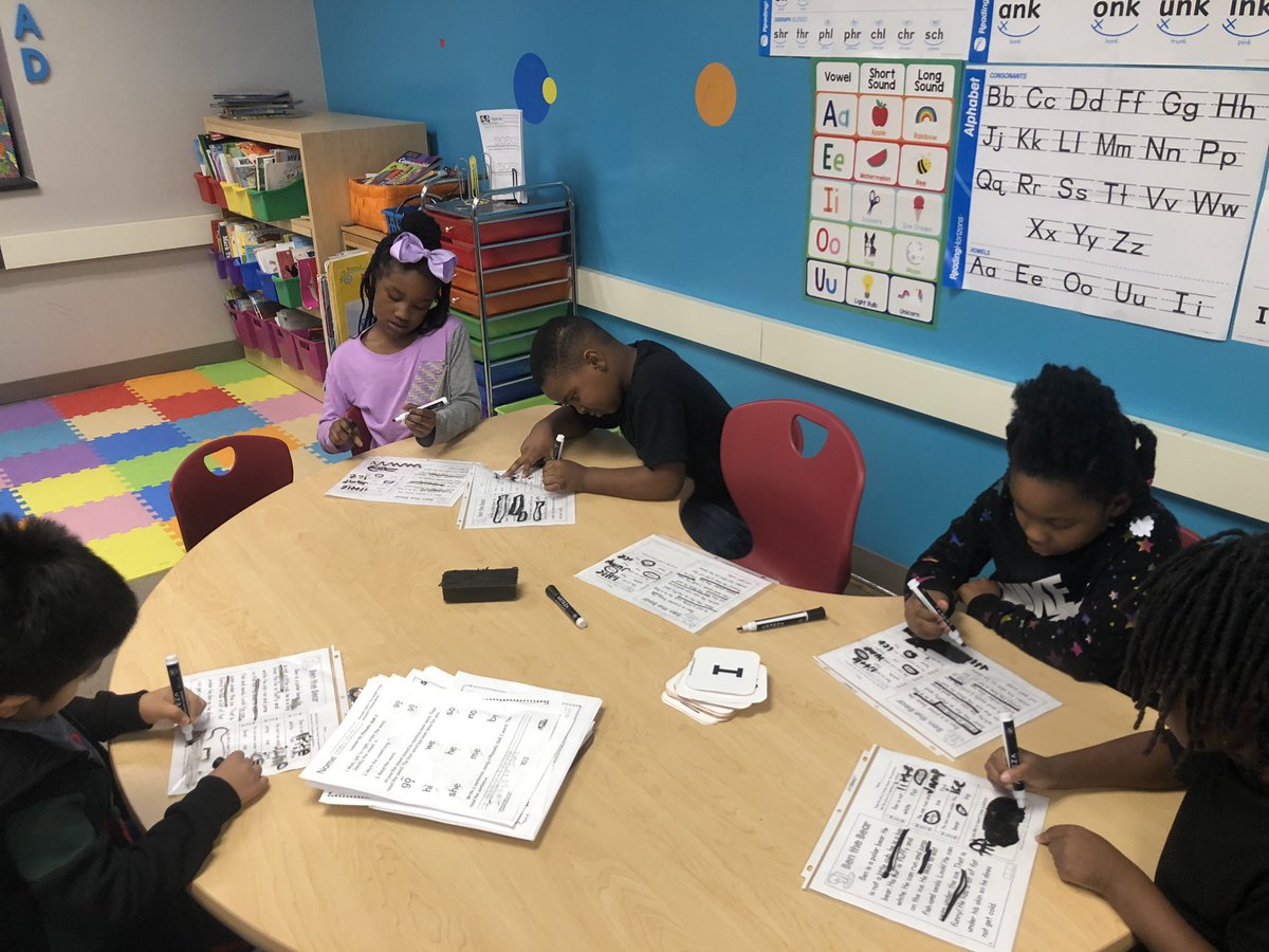 Brittan61203379's tweet photo. These students used text information to answer comprehension questions during small group! This is an important skill that allows students to obtain meaning of written text! ๐๐ #CES360 #TCSLearn https://t.co/2jwmZQhmih