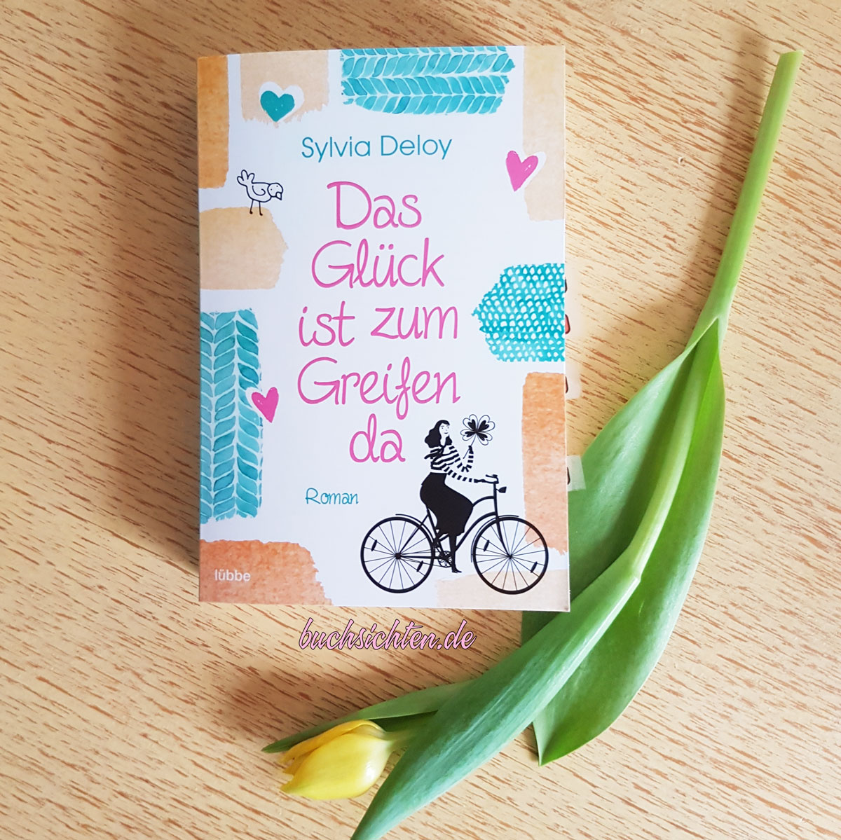 [Werbung] *Ingrid „Das Glück ist zum Greifen da“ von Sylvia Deloy ist ein heiterer Roman, der mit ernsten Themen verflochten ist. Er ist durchgehend lesenswert und ich konnte ihn kaum aus der Hand legen. Lesetipp für RomCom-Fans ! buchsichten.de/2020/02/rezens… <a href="/bastei_luebbe/">Bastei Lübbe</a>