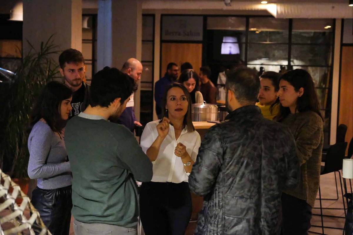 Çukurova Genç Mühendis ve Mimarlar Derneği ve @isinidijitallestir ekibi tarafından düzenlenen, "Mühendis ve Mimarlar İçin Sosyal Medya Yönetimi" eğitimini tamamladık.