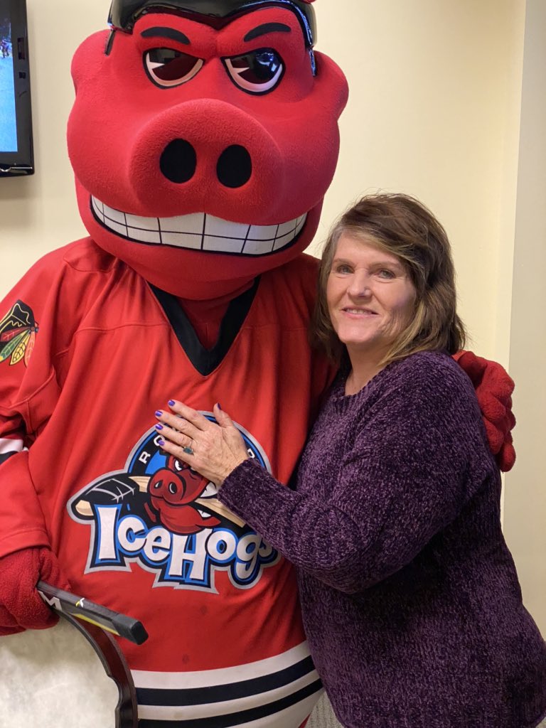 MachinerySource's tweet photo. Thanks to our customer Bradley Machining for spending time with us at the Rockford Ice Hogs game last night. The Hogs lost, but we still had a great time and enjoyed the company. #BMI #MachinerySource #CNC #Machining https://t.co/7Ti3a3jJAW